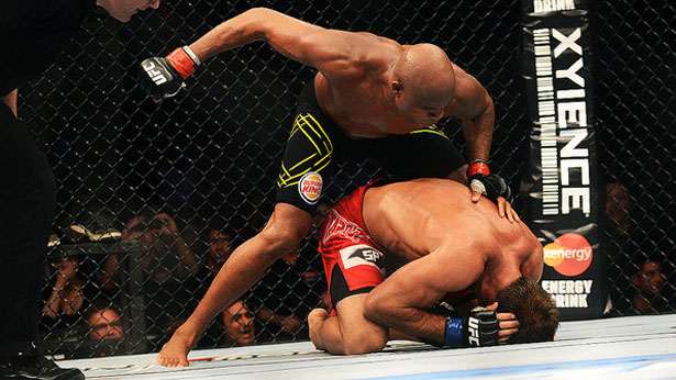 UFC Rio 3: imbatível, Anderson brinca, provoca e nocauteia