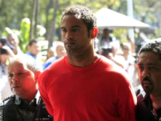 Ministro Joaquim Barbosa nega liminar, e goleiro Bruno segue preso em Minas Gerais