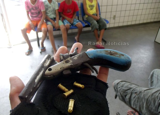 garotos entre 11 e 12 anos são apreendidos com arma em Itabuna