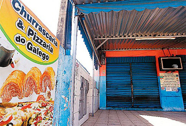 Itapuã: Homem morre e 44 passam mal após comer em churrascaria de Salvador