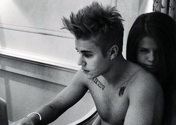 Selena Gomez assume que é muito difícil namorar Justin Bieber