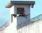 Detentos fazem rebelião em presídio e mantêm reféns em Ituiutaba, MG