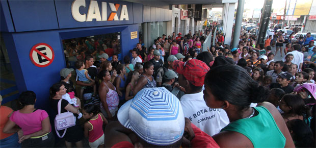 Caixa admite que mudou Bolsa Família na véspera de boato sobre programa