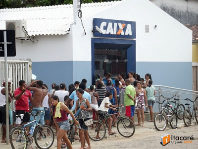 Itacaré: Após boato, beneficiários do Bolsa Família lotam agência bancária. 