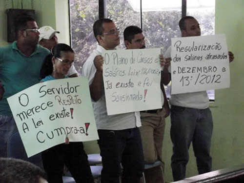 Itacaré: Servidores Públicos Municipais reivindicam o cumprimento da Lei de Plano de Cargos, Carreira e Salários da categoria.