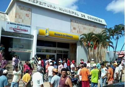Quadrilha armada assalta dois bancos ao mesmo tempo em Condeúba