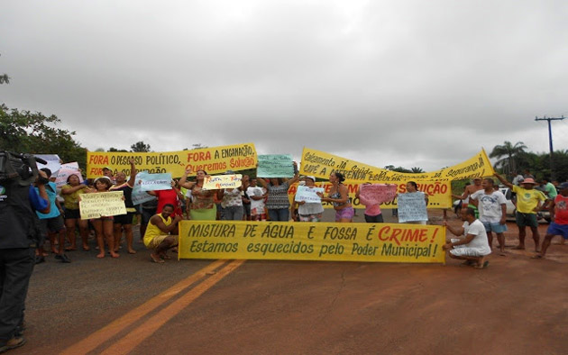 Moradores da Tulha fazem protesto na BA 001 Rodovia Ilhéus- Itacaré
