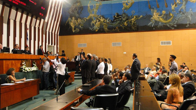 Apenas 8 deputados baianos são a favor da CPI para investigar corrupção