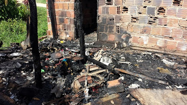 Ipiaú: Casa é incendiada e família perde todos os móveis e eletrodomésticos