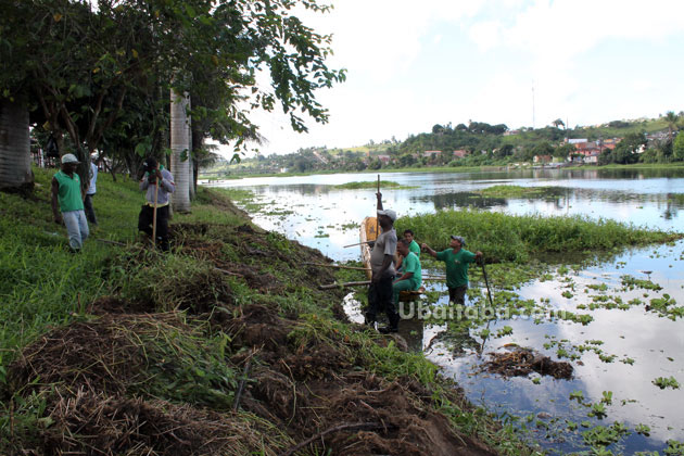 Ubaitaba: limpeza rio das contas