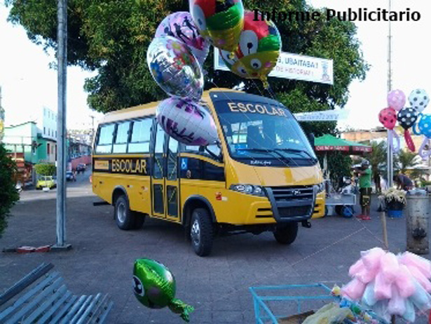 Ubaitaba: Prefeitura recebe o primeiro ônibus da nova frota escolar de seis veículos