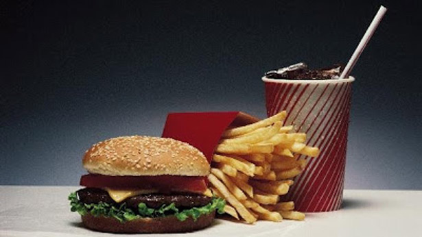 Senado aprova proibição de alimentos gordurosos e refrigerantes nas escolas