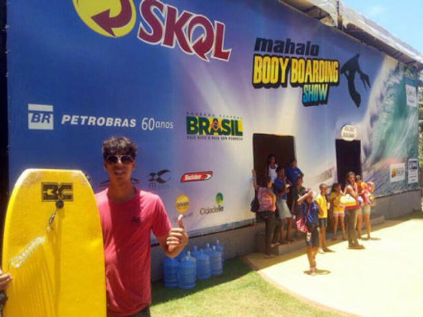 Os baianos Leo Chagas e Tiago Souza avançaram mais uma fase no Mahalo Bodyboarding Show em Itacaré