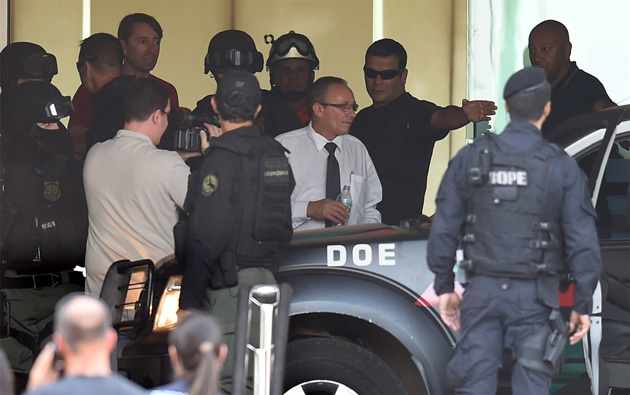 Após mais de 7h, sequestrador se entrega e libera refém em hotel de Brasília
