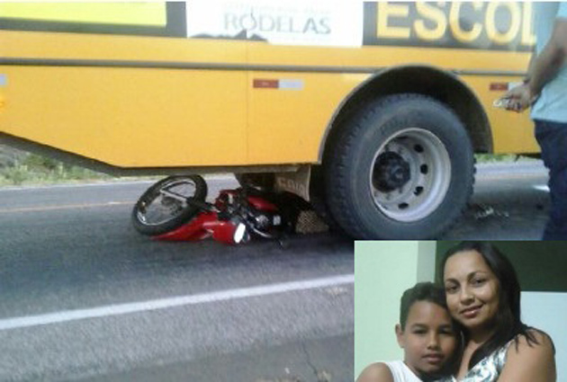 Mãe e filho morrem em batida de moto com ônibus escolar