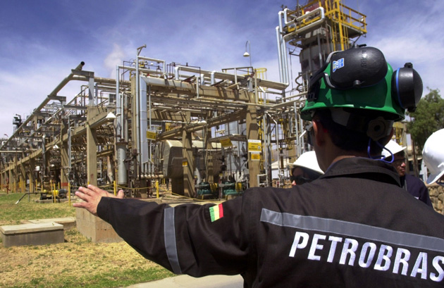 Bovespa cai de olho na Grécia e em cortes de investimento da Petrobras