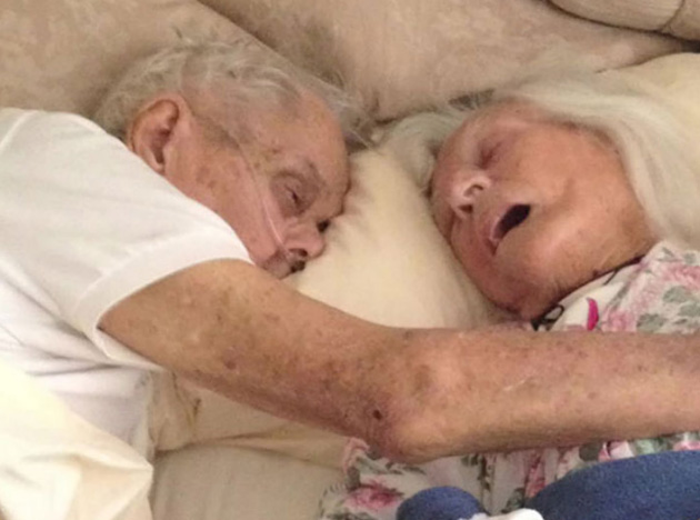 Após 75 anos juntos, marido e mulher morrem abraçados em hospital