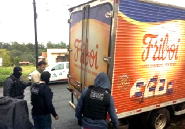 Caminhão da Friboi é apreendido com 230 kg de maconha no Paraná