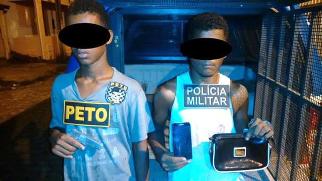 PETO de Itacaré prende jovens em flagrante e recupera material roubado