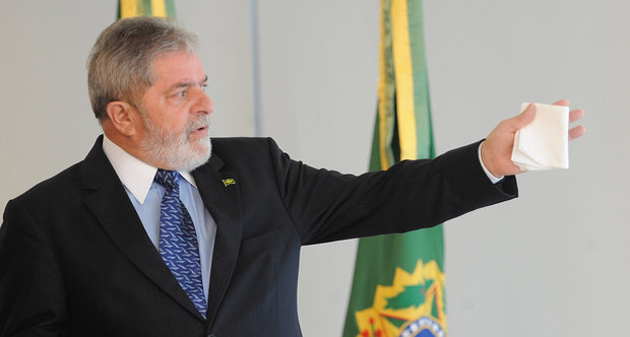 A presidente Dilma Rousseff conversou na noite desta terça-feira (15) por quatro horas e meia com seu antecessor, o ex-presidente Luiz Inácio Lula da Silva.
