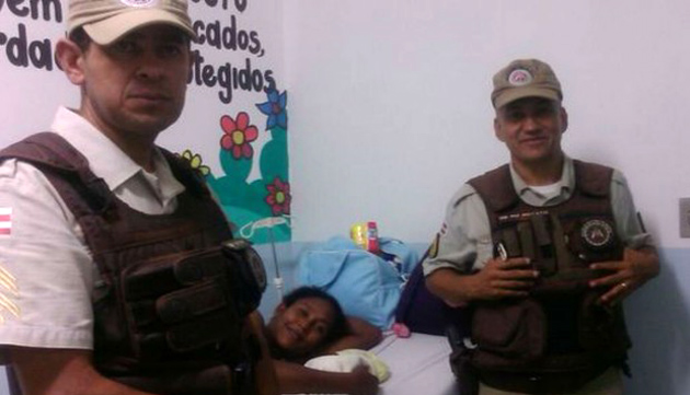 Uma mulher de 27 anos deu à luz a um bebê dentro de uma viatura da Polícia Militar do município de Tremedal, região sudoeste da Bahia, na terça-feira (29).