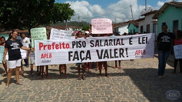Aiquara: Professores da rede municipal decidem continuar em greve