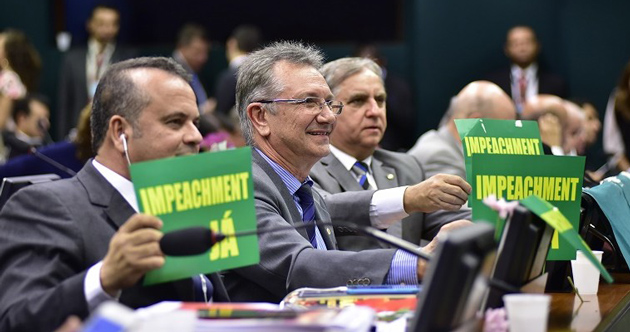 Comissão aprova abertura do processo de impeachment da presidente Dilma