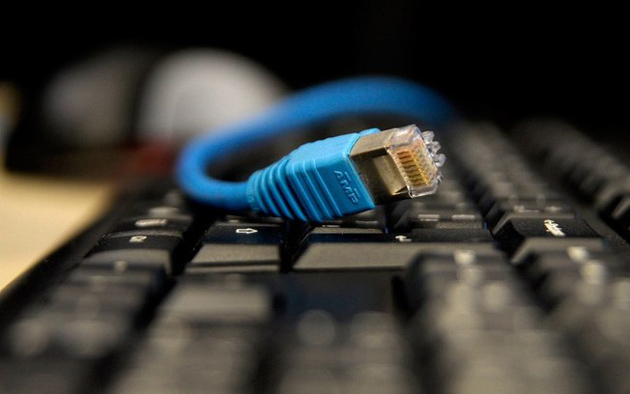 Anatel proíbe empresas de limitar internet fixa por tempo indeterminado
