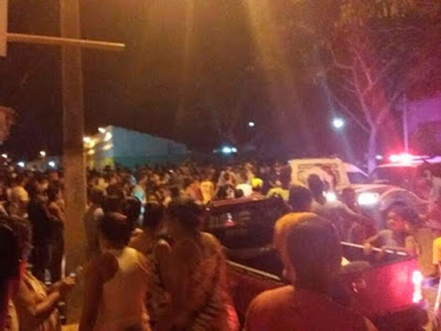 Carro de prefeito é apedrejado no sul da Bahia em protesto de moradores