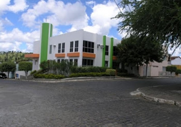 Prefeitura de Itagibá não paga e garis entram em greve
