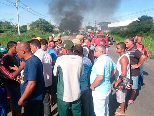 Itabuna: Moradores bloqueiam BR-415 em protesto contra a falta de água