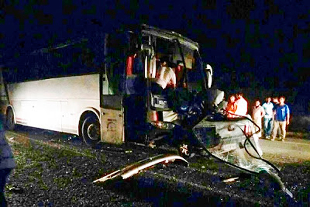 Casal e quatro filhos morrem em batida com Ônibus universitário na BR-367, em Porto Seguro