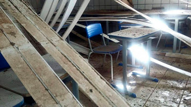 Teto de escola municipal desaba em Almadina