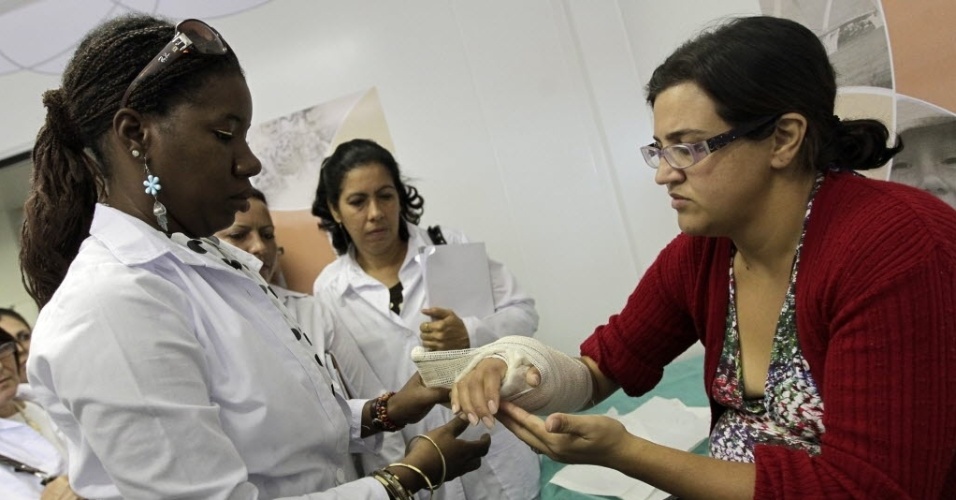Programa Mais Médicos não será permanente, diz ministro da Saúde