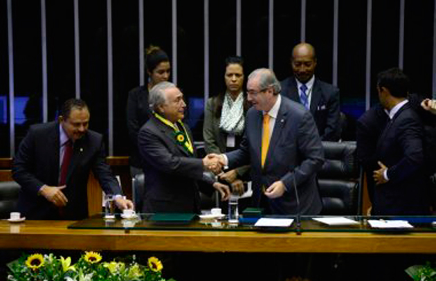 Eduardo Cunha se sente abandonado e ameaça Michel Temer, relata colunista