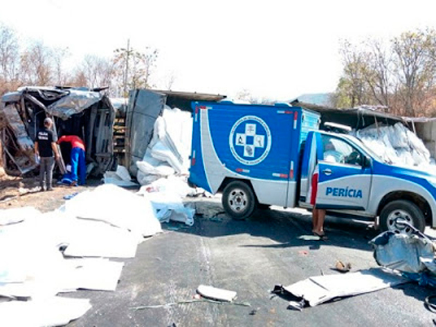 Motorista morre em colisão frontal entre carretas no oeste da Bahia