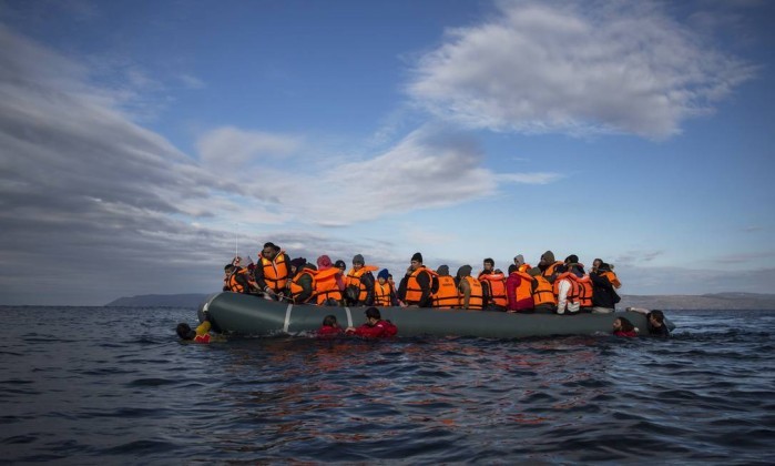 Naufrágio na costa egípcia deixa mais de 400 imigrantes desaparecidos
