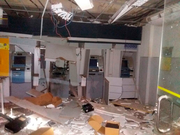 Camamu: Bandidos explodem caixas eletrônicos da agência do Banco do Brasil