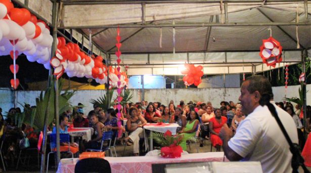 Itacaré: Colégio de Taboquinhas realiza festa em homenagens no Dia das Mães