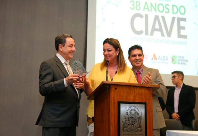 Deputada Fabíola Mansur celebra os 38 anos do Centro Antiveneno da Bahia