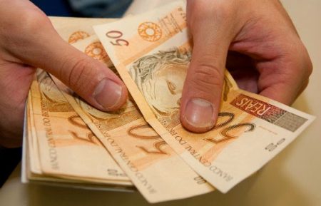 Salário mínimo para 2021 ficará em R$ 1.067
