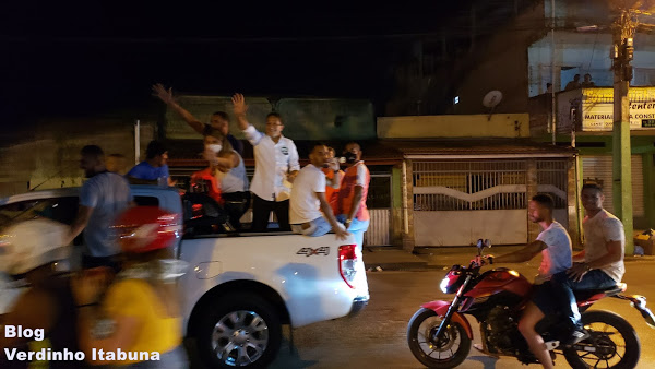 Prefeito eleito em Itabuna, Augusto Castro e eleitores realizam carreata pelas ruas da cidade