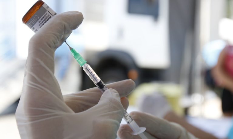 Vacinação contra covid-19 em todo o país deve começar na próxima quarta-feira (20)