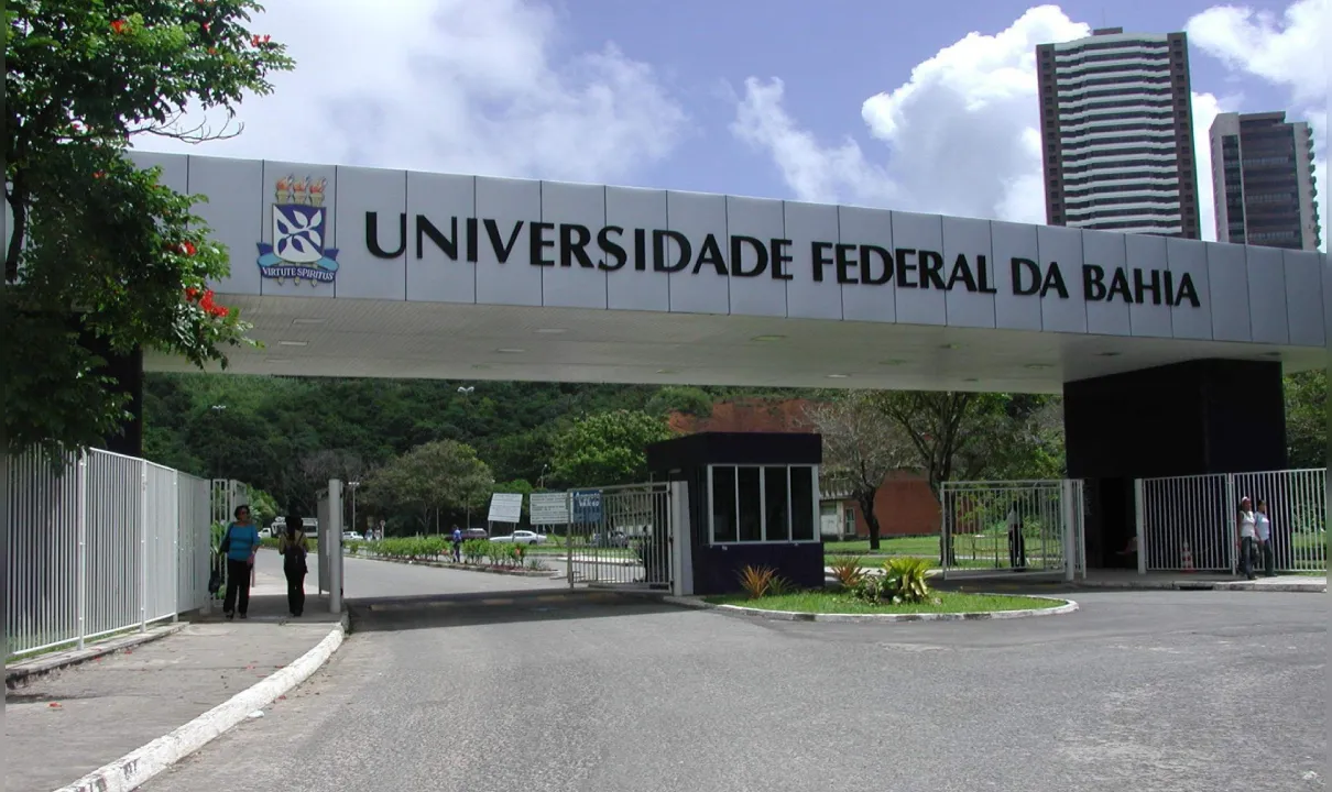 UFBA demite professor acusado de assédio sexual