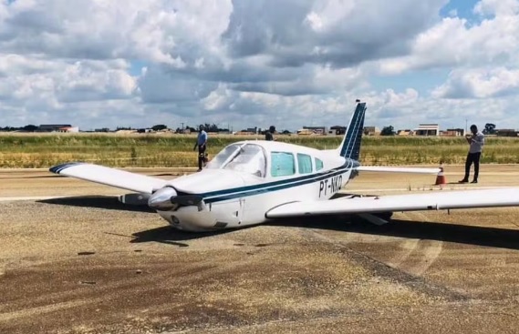 Avião de pequeno porte faz pouso de emergência em aeroporto desativado em Vitória da Conquista