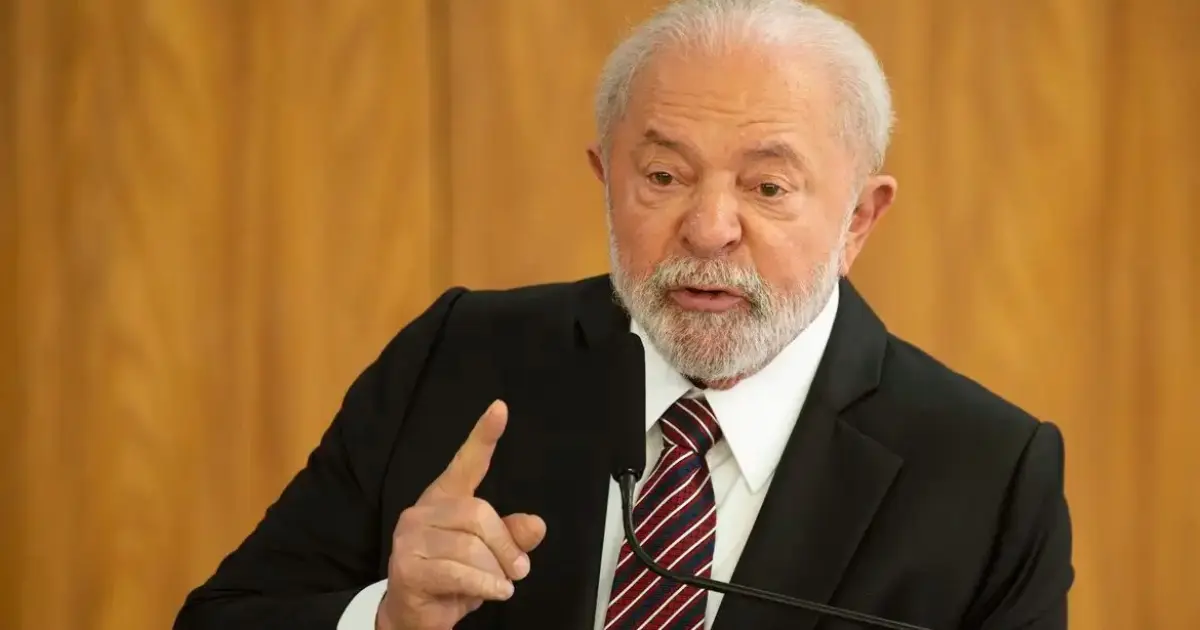 Lula diz que Campos Neto mantém taxa de juros alta por teimosia e que contribui para o atraso do país