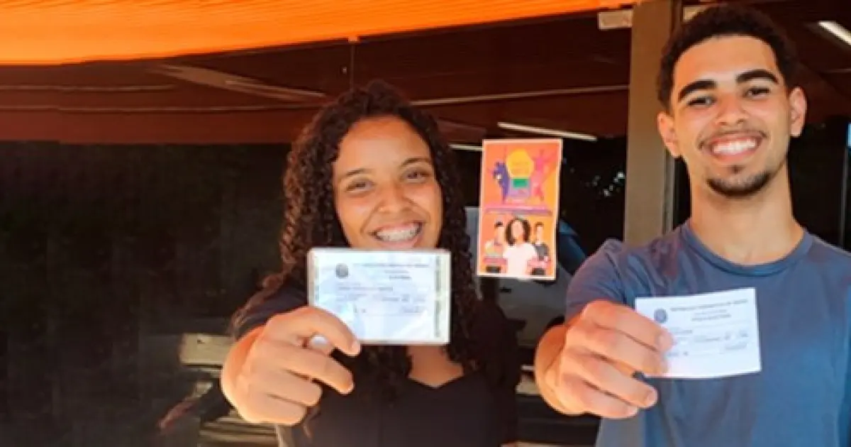 Eleições 2024: Mais de 60 mil jovens de 16 a 18 anos já solicitaram a primeira via do título de eleitor na Bahia