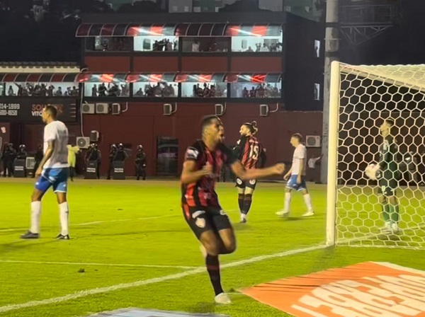 De virada, Vitória vence o Bahia e sai na frente na final do Campeonato Baiano