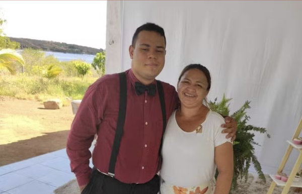 Mãe e filho de 22 anos morrem após casa pegar fogo no norte da Bahia