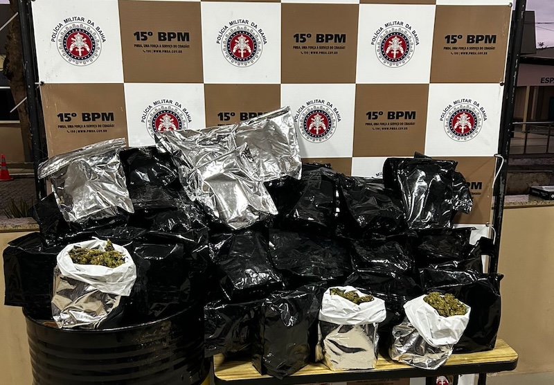 PM apreende 45 kg de maconha após perseguição e capotamento de veículo em Itabuna